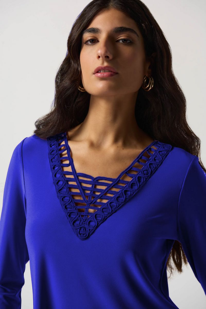 red by BKE Twisted Keyhole Top - Women's Shirts/Blouses in Dark Sapphire