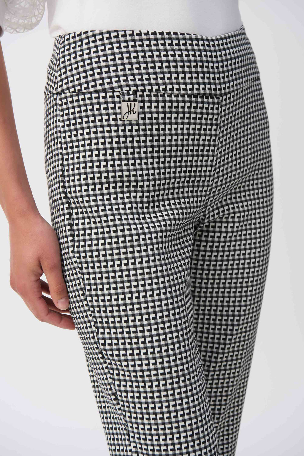 Joseph Ribkoff White/Black Geometric Jacquard Crop Pull-on Pants Style 251220