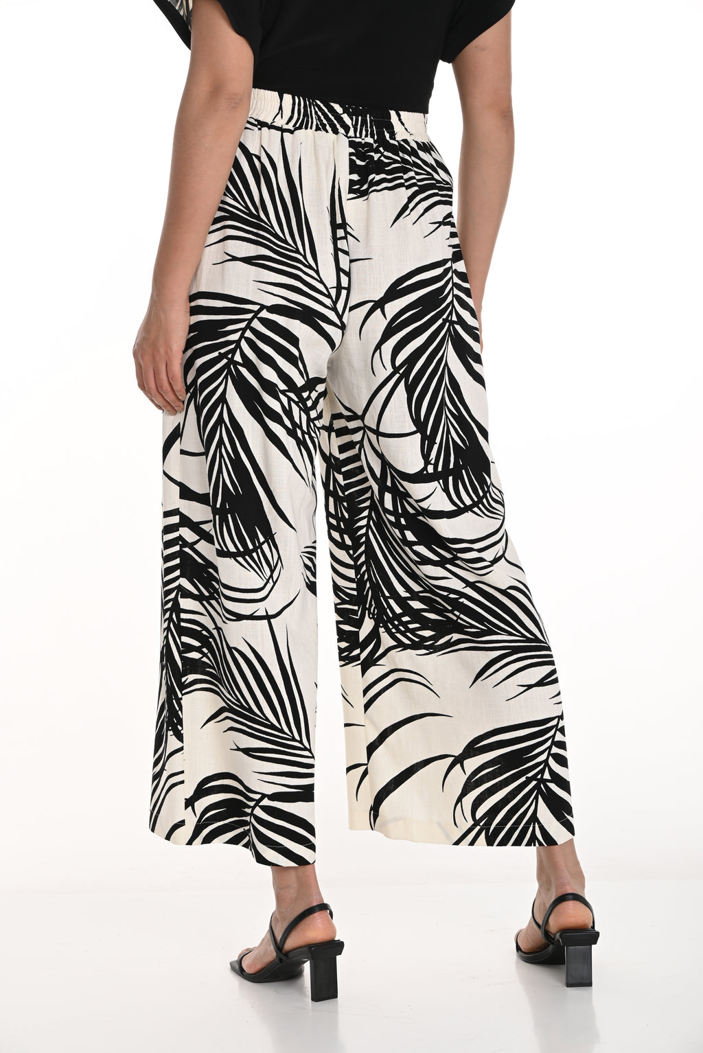 Frank Lyman Black/Natural Tropical Leaf Print Pants Style 256200